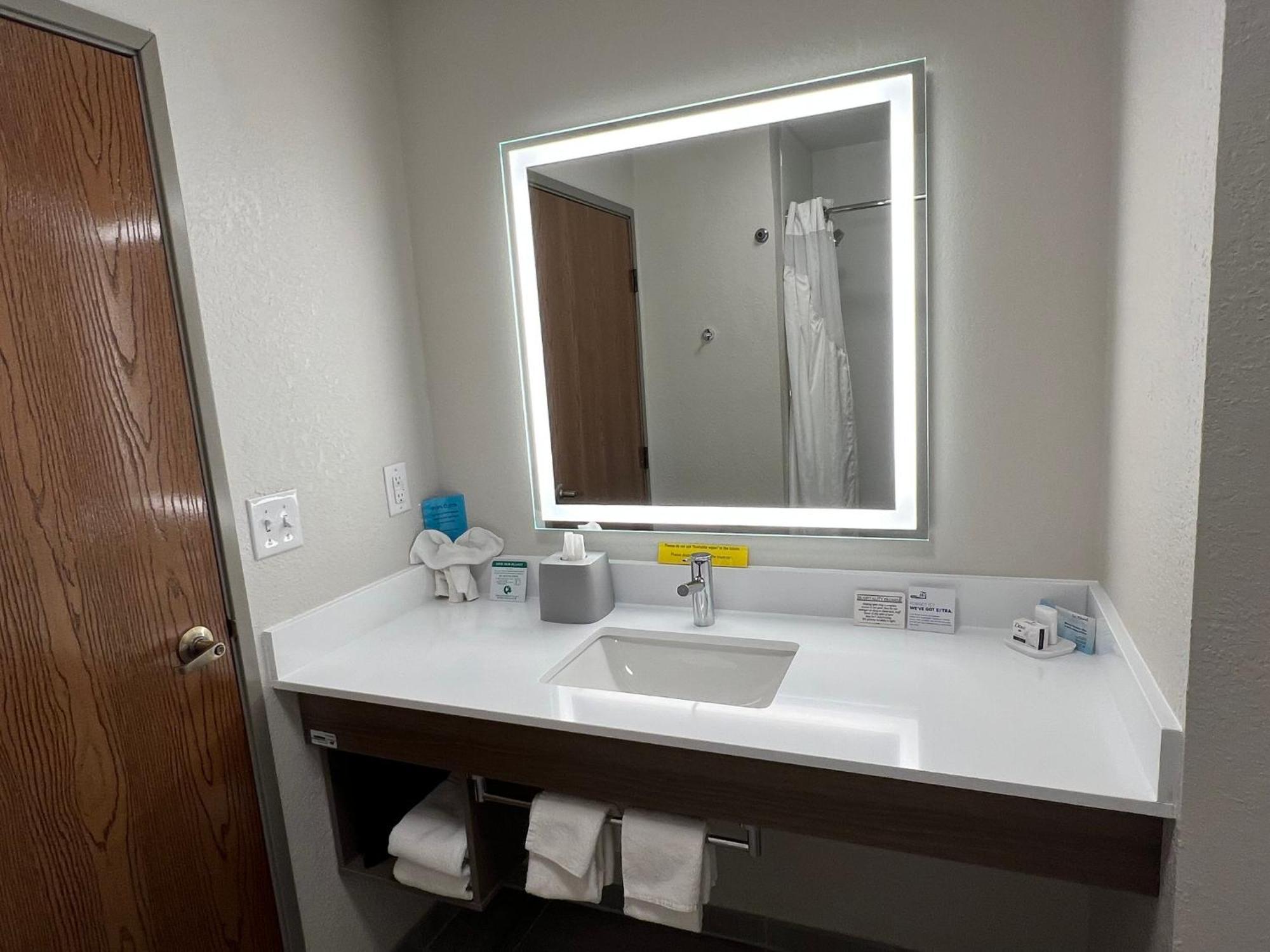 Express & By Ihg Hotel 2*